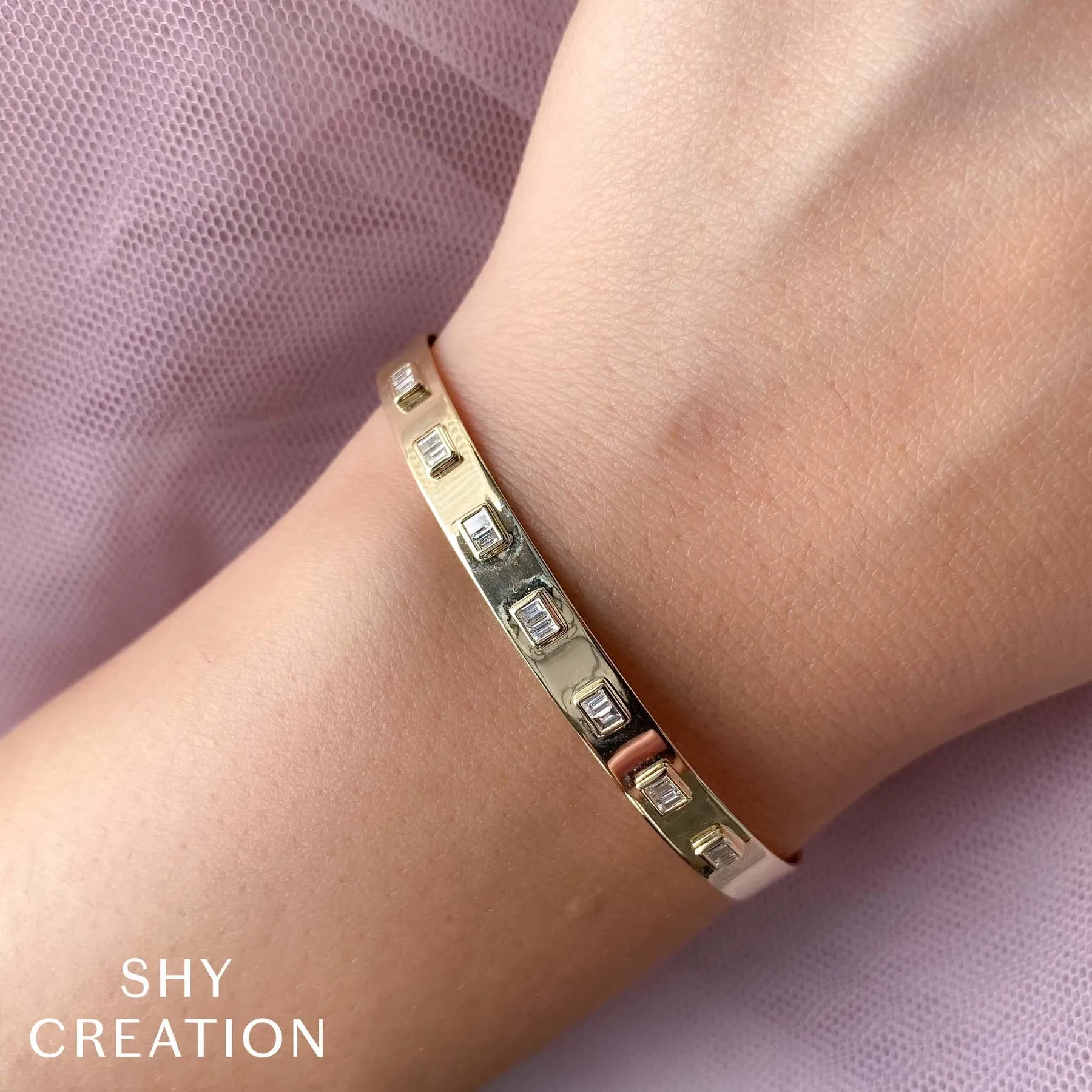 0.46CT DIAMOND BAGUETTE LATCH LOCK BANGLE SC55024593ZS