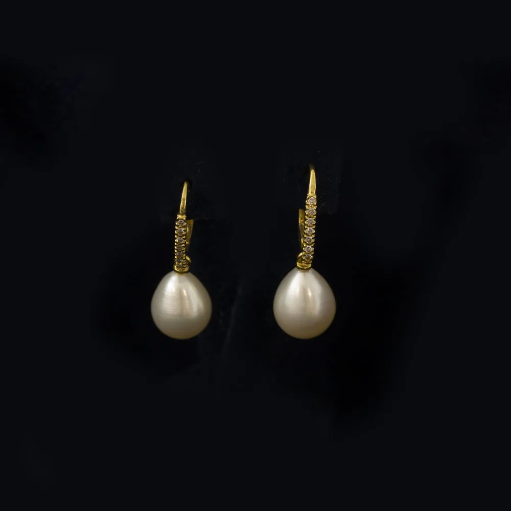 18ct Yellow Gold Freshwater Pearl & Diamond Drop Earrings