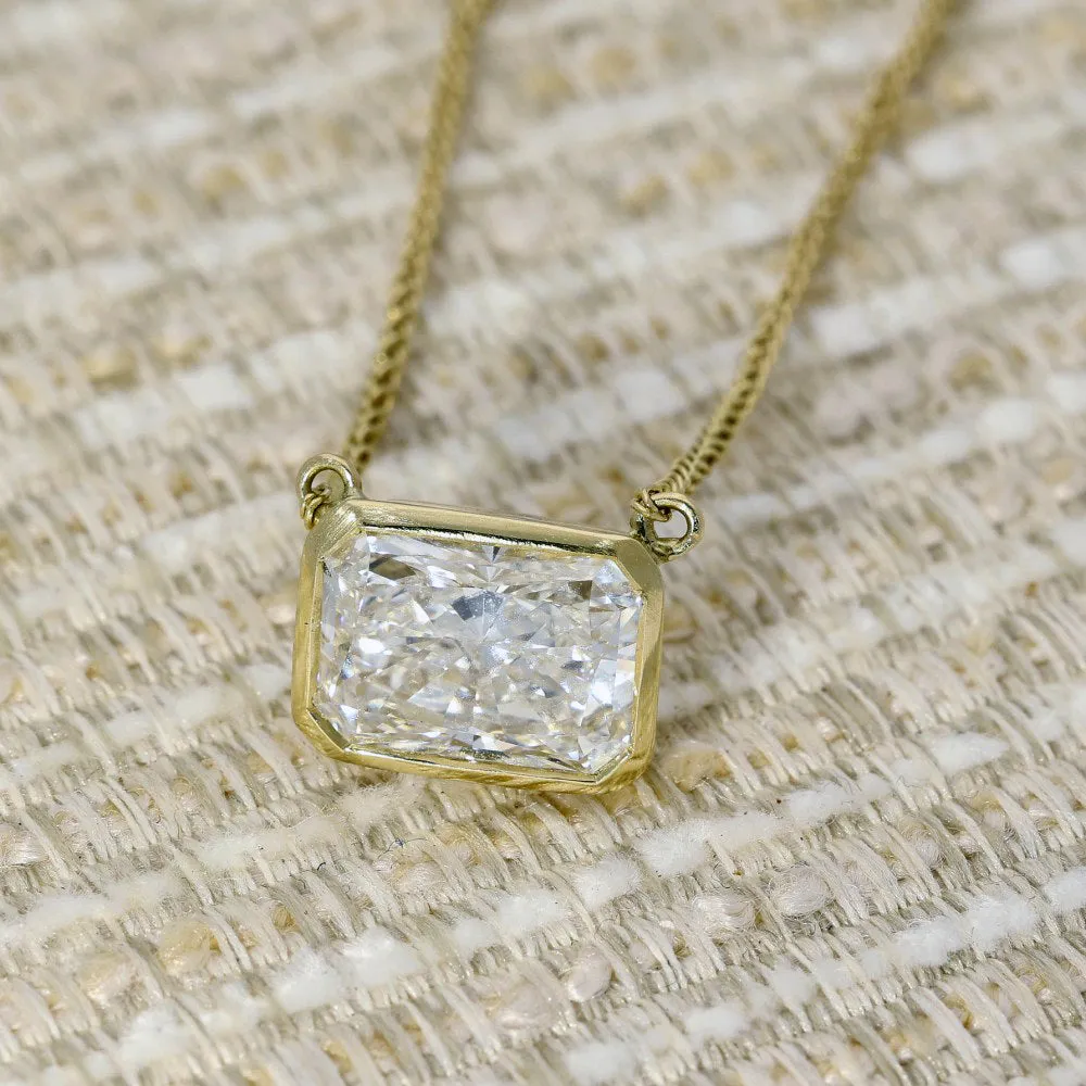 18ct Yellow Gold Laboratory-Grown Diamond 2.7ct Radiant Cut Necklace