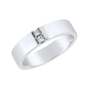Alliance en or blanc sertie de diamants.