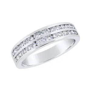 Alliance en or blanc sertie de diamants.