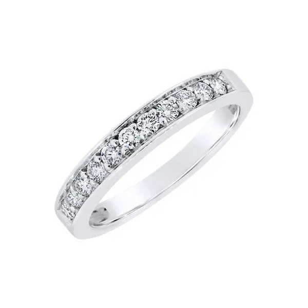 Alliance en or blanc sertie de diamants.