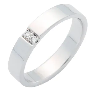 Alliance en or blanc sertie de diamants.