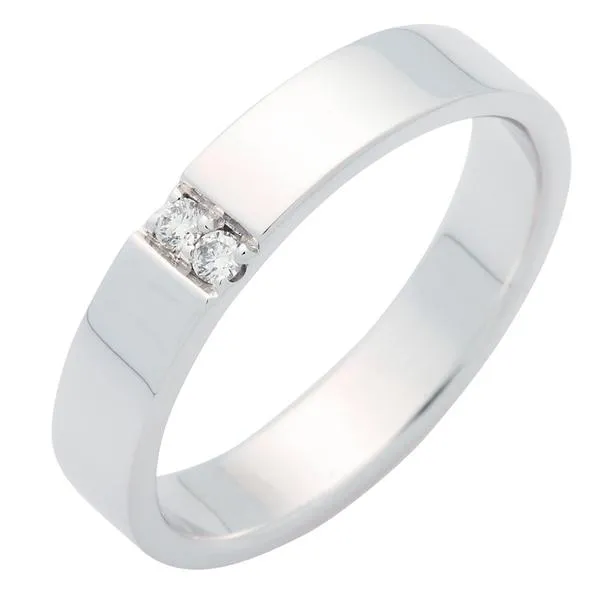 Alliance en or blanc sertie de diamants.