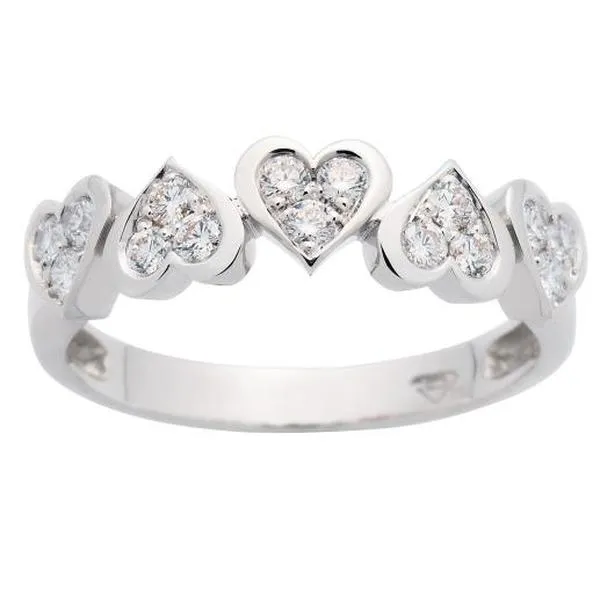 Alliance en or blanc sertie de diamants.