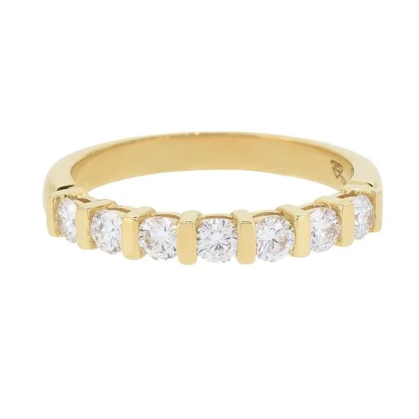 Alliance en or jaune 18 sertie de diamants.