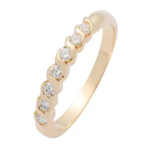 Alliance en or jaune sertie de diamants.