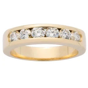 Alliance en or jaune sertie de diamants.