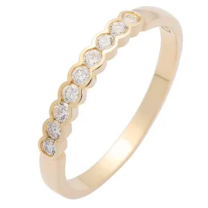 Alliance or jaune sertie de diamants.