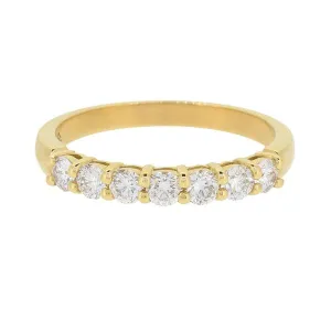 Alliance or jaune sertie de diamants.
