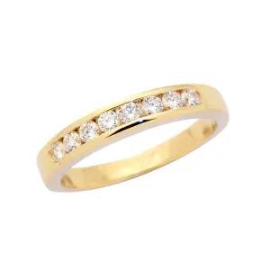 Alliance or jaune sertie de diamants.