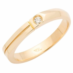Alliance carre en or jaune sertie d'un diamant.