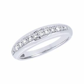 Alliance en or blanc sertie de diamants.