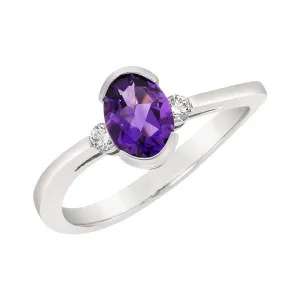 Bague en or blanc sertie de diamants et 1 amthyste