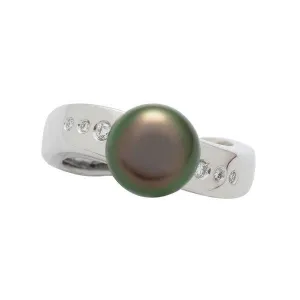 Bague en or blanc sertie de diamants et perle de Tahiti