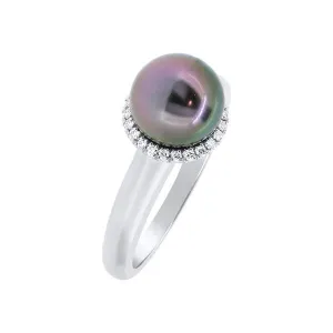 Bague en or blanc sertie de diamants et perle de Tahiti.