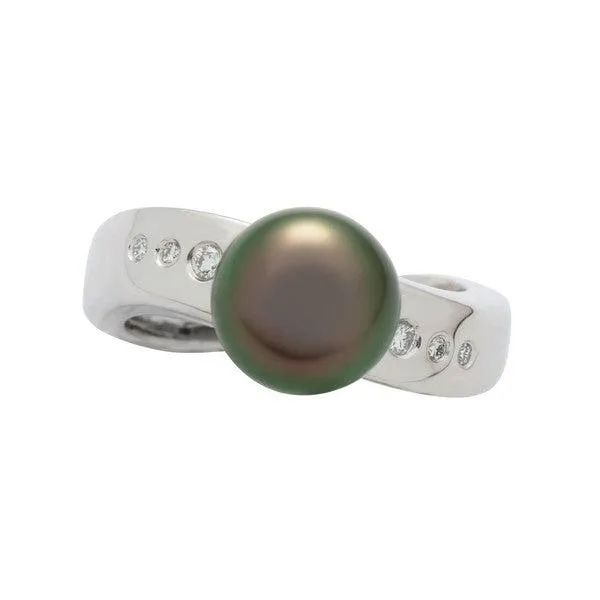 Bague en or blanc sertie de diamants et perle de Tahiti