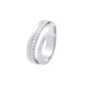 Bague en or blanc sertie de diamants.