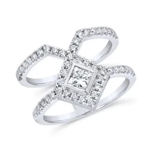 Bague en or blanc sertie de diamants.