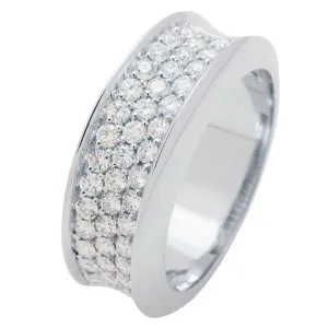 Bague en or blanc sertie de diamants.