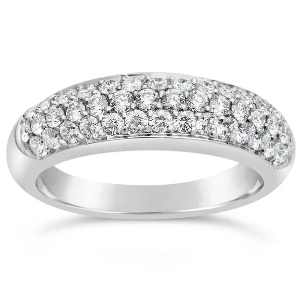Bague en or blanc sertie de diamants.