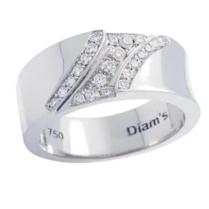 bague en or blanc sertie de diamants.
