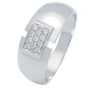 Bague en or blanc sertie de diamants.