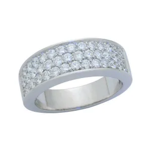 Bague en or blanc sertie de diamants.
