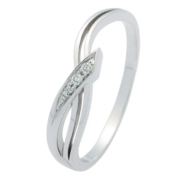 Bague en or blanc sertie de diamants.