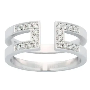 Bague en or blanc sertie de diamants.