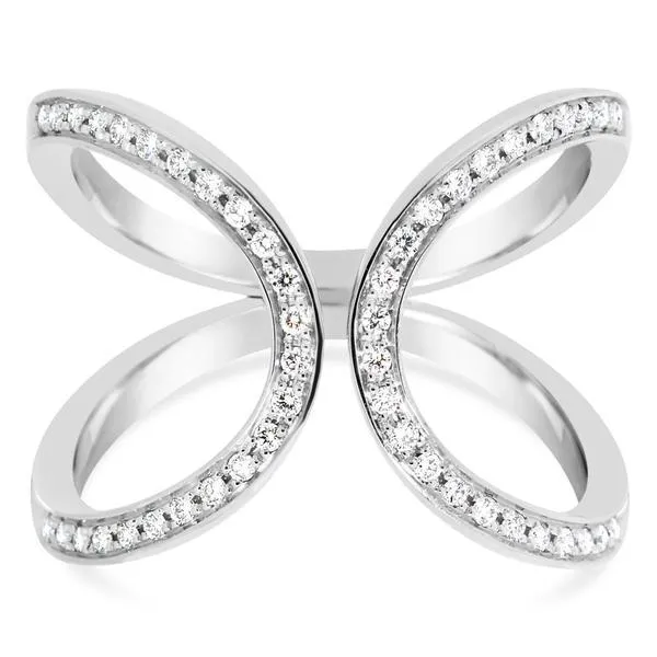 Bague en or blanc sertie de diamants.