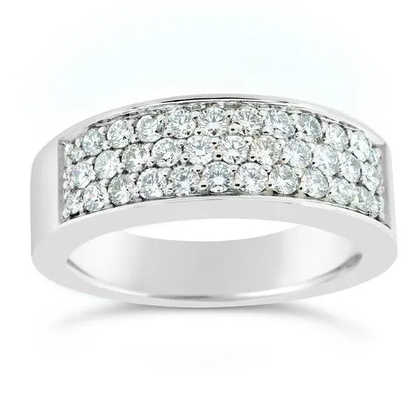 Bague en or blanc sertie de diamants.