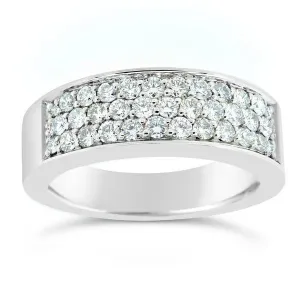 Bague en or blanc sertie de diamants.