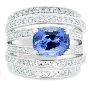 Bague en or blanc sertie d'un saphir et de diamants.