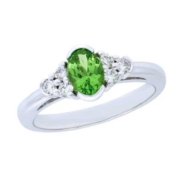 Bague en or blanc sertie d'une tsavorite et de diamants.