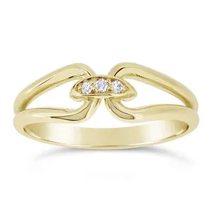 Bague en or jaune sertie de diamants.