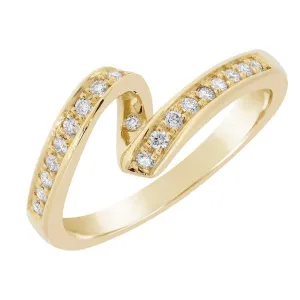 Bague en or jaune sertie de diamants.