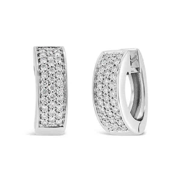 Boucle d'oreilles en or blanc sertie de diamants.