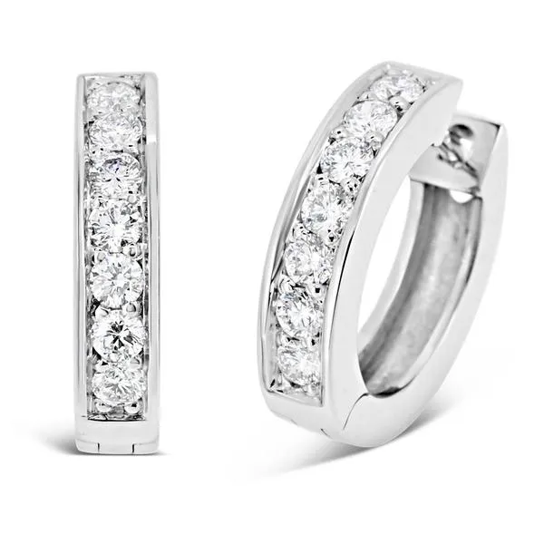 Boucles d'oreille en or blanc serties de diamants.