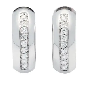 Boucles d'oreilles en or blanc serties de diamants.