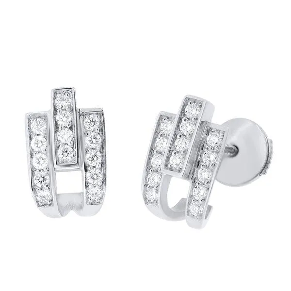 Boucles d'oreilles en or blanc serties de diamants.