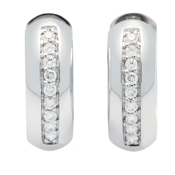 Boucles d'oreilles en or blanc serties de diamants.