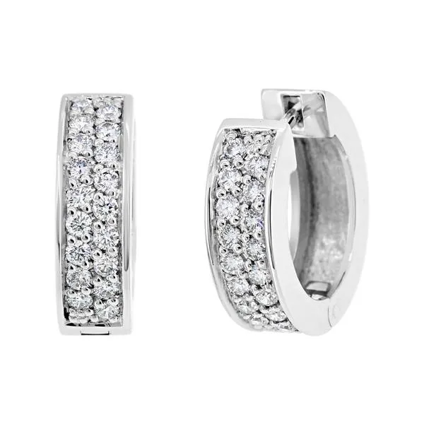 Boucles d'oreilles en or blanc serties de diamants.