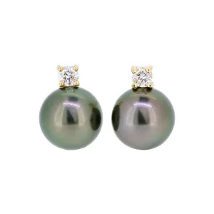 Boucles d'oreilles en or jaune serties de diamants et Perles de Tahiti 8.6/9.5 mm.
