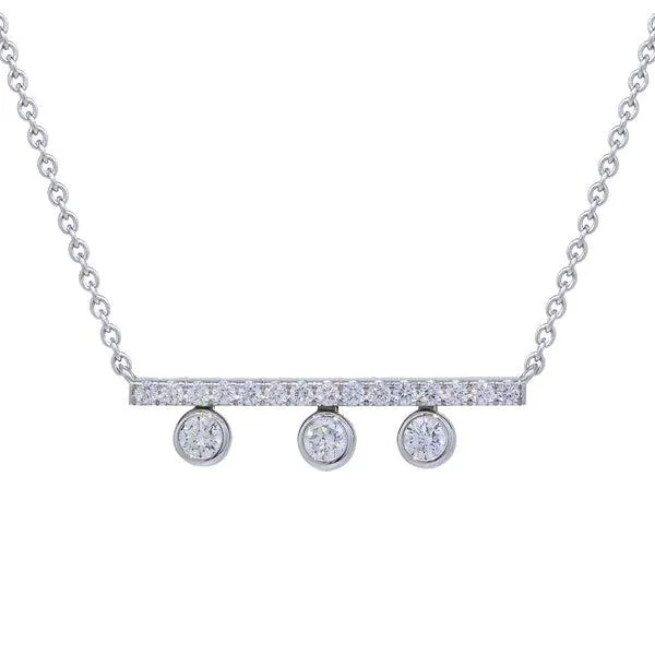 Collier en or blanc serti de diamants.