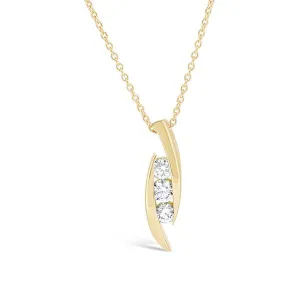 Collier en or jaune serti de diamants.