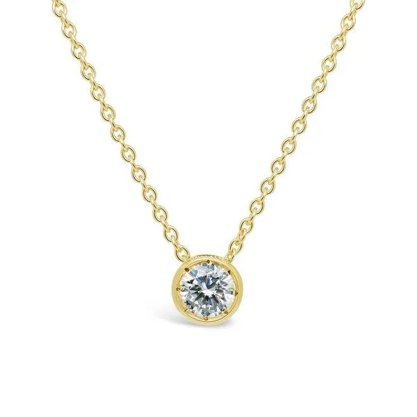 Collier en or jaune serti d'un diamant.