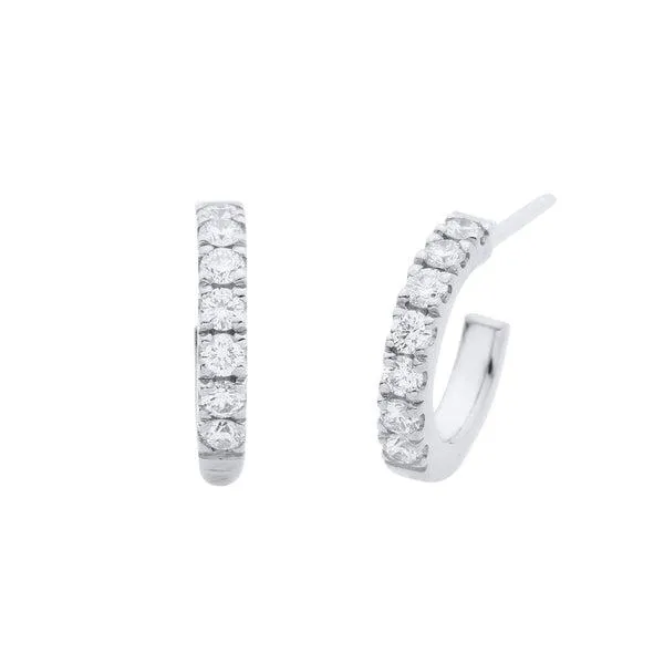 Demi-croles en or blanc serties de diamants.