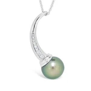Pendentif en or blanc serti de diamants et perle de Tahiti