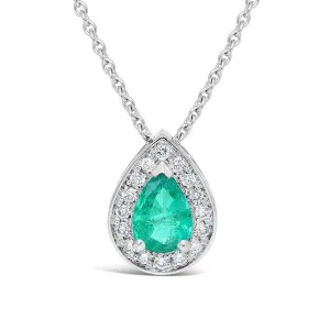 Pendentif en or blanc serti d'une meraude et de diamants.